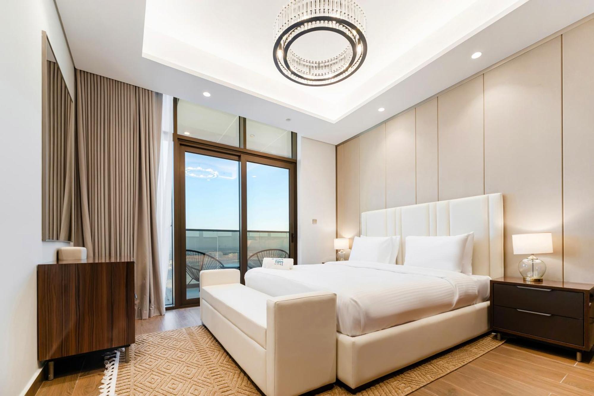 Apartment Fam Living - Nobles Tower, Brandnew 2b, Burj Views *