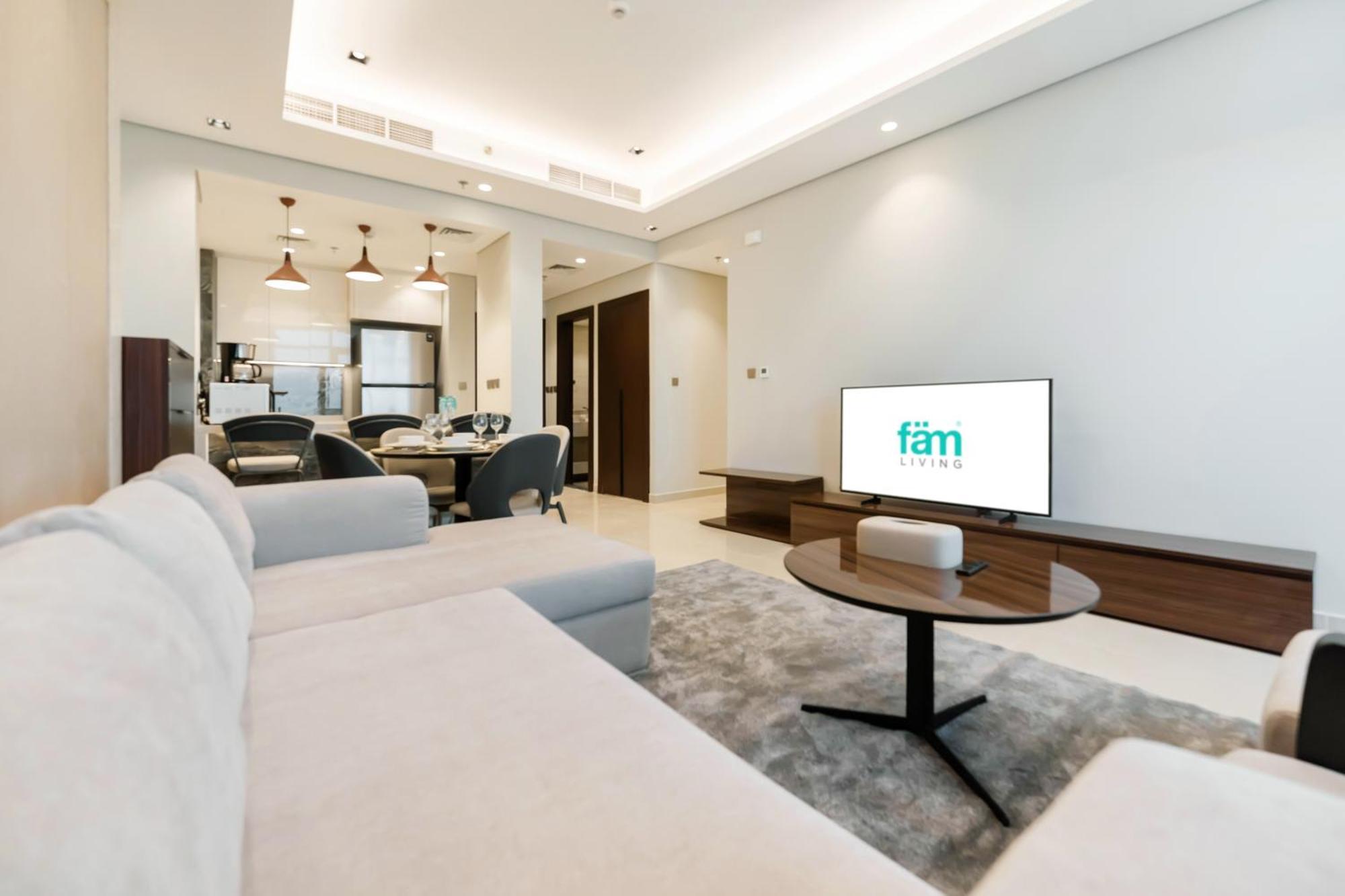 Fam Living - Nobles Tower, Brandnew 2b, Burj Views Apartment Dubai